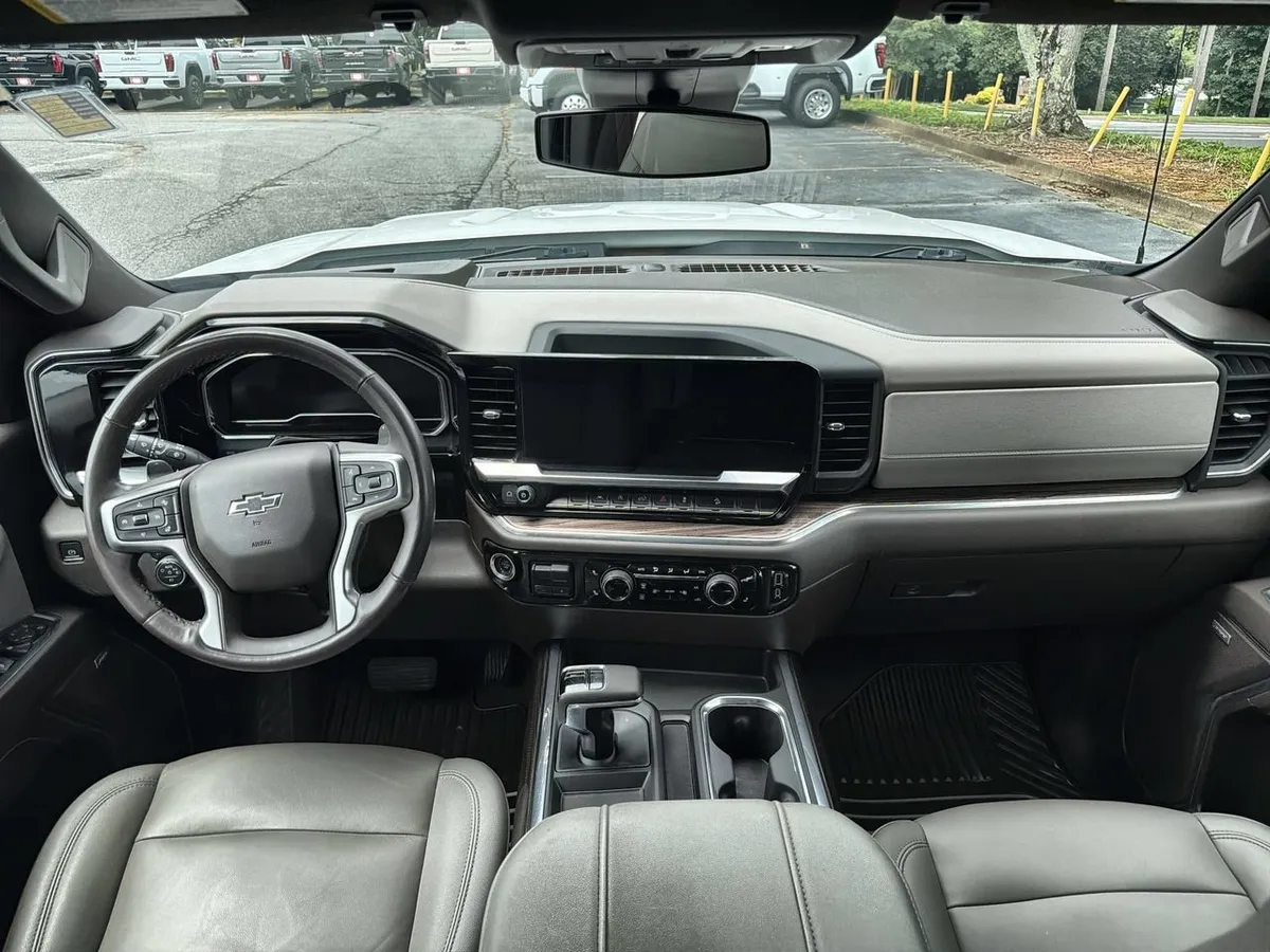 2023 Chevrolet Silverado 1500 RST thumbnail 17