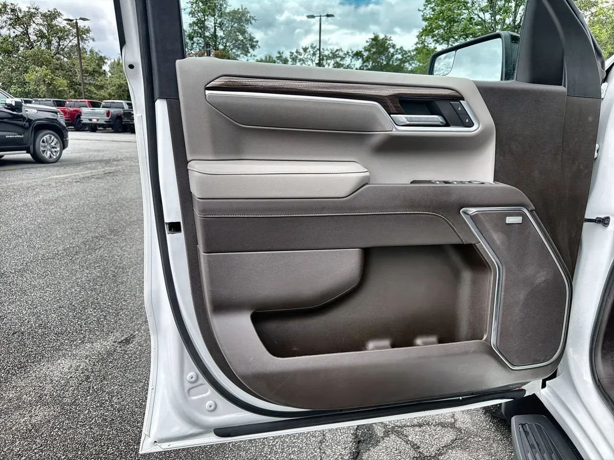 2023 Chevrolet Silverado 1500 RST thumbnail 18