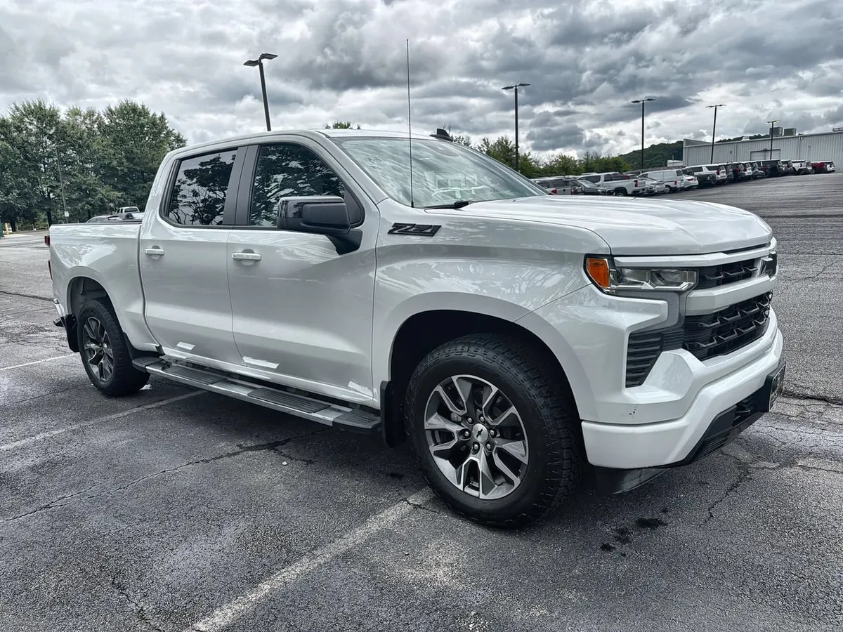 2023 Chevrolet Silverado 1500 RST thumbnail 2