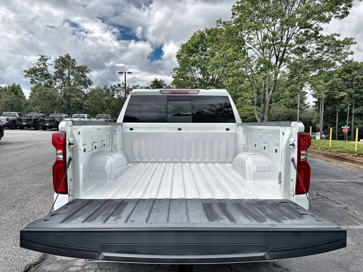 2023 Chevrolet Silverado 1500 RST thumbnail 21