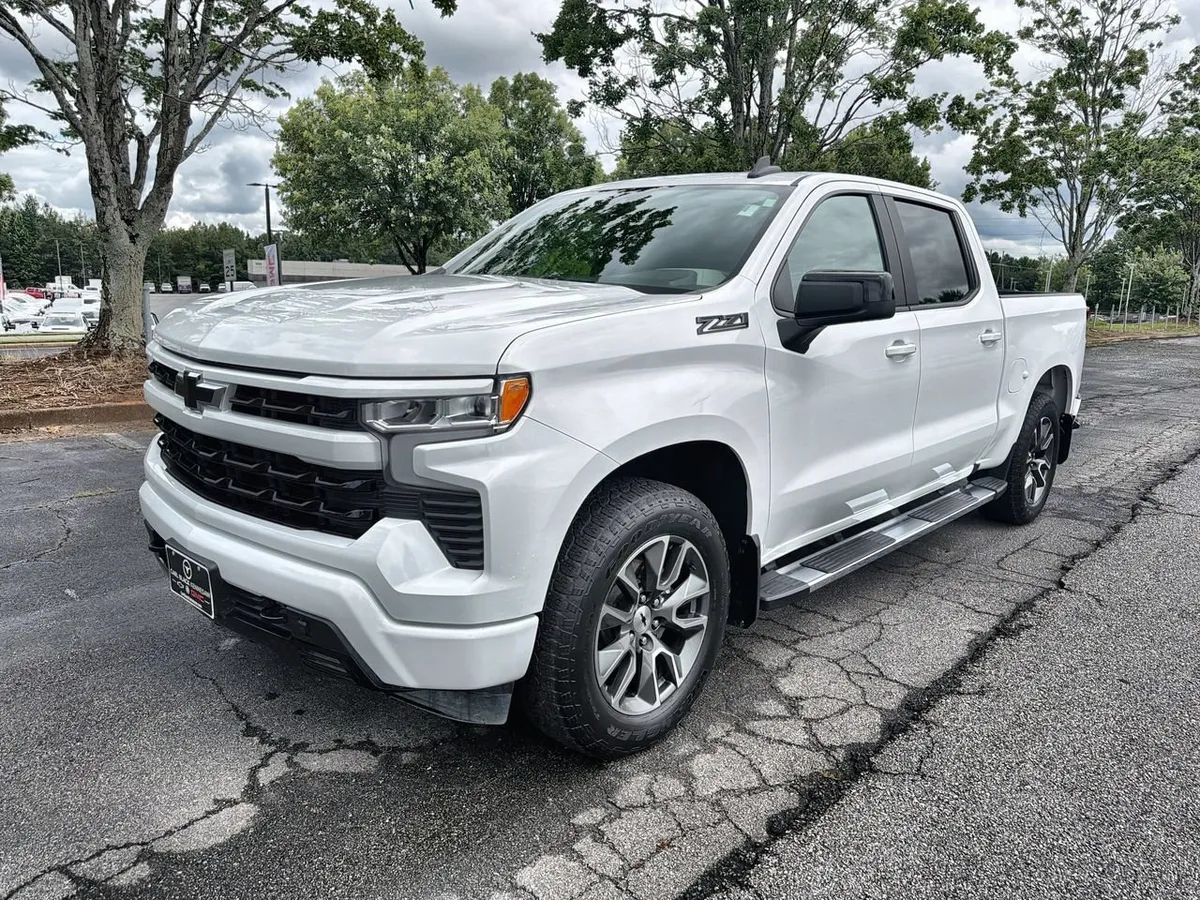 2023 Chevrolet Silverado 1500 RST thumbnail 4