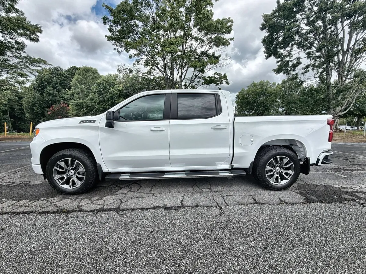 2023 Chevrolet Silverado 1500 RST thumbnail 5