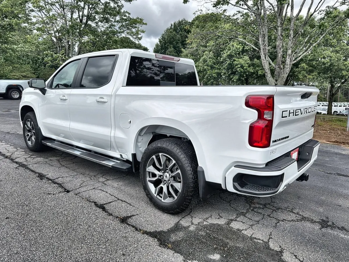 2023 Chevrolet Silverado 1500 RST thumbnail 6