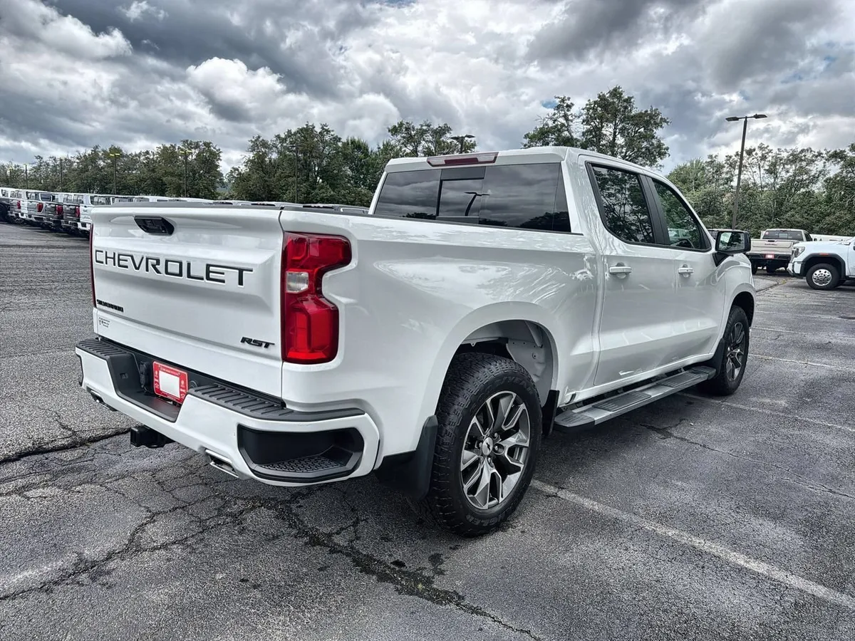 2023 Chevrolet Silverado 1500 RST thumbnail 8