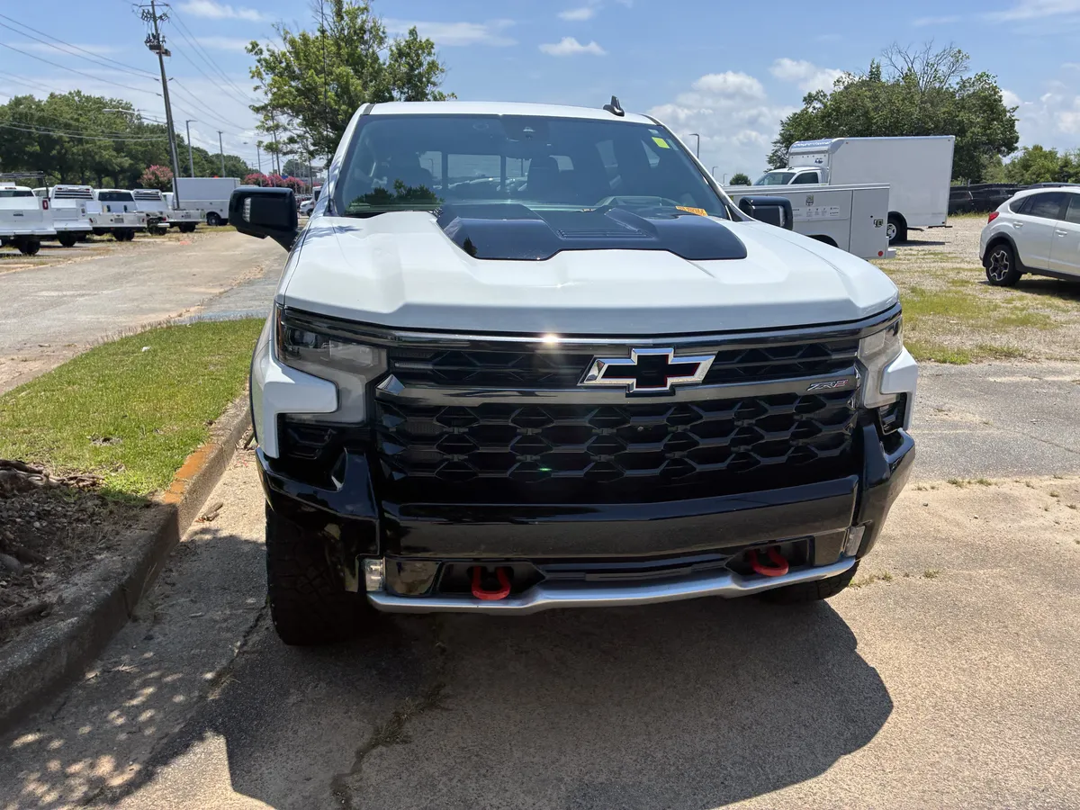 2023 Chevrolet Silverado 1500 ZR2 thumbnail 2