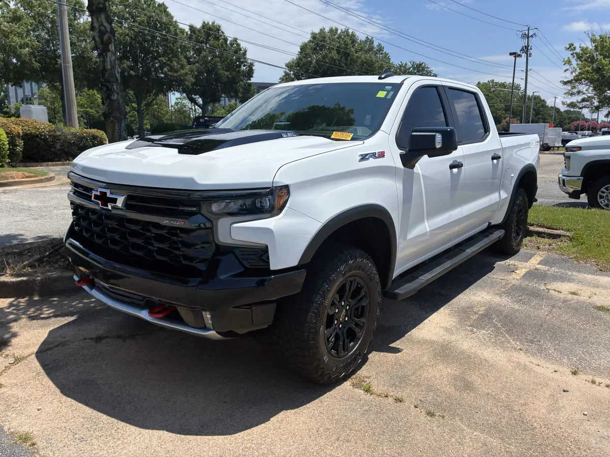 2023 Chevrolet Silverado 1500 ZR2 thumbnail 3
