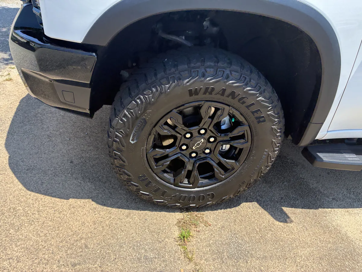 2023 Chevrolet Silverado 1500 ZR2 thumbnail 5