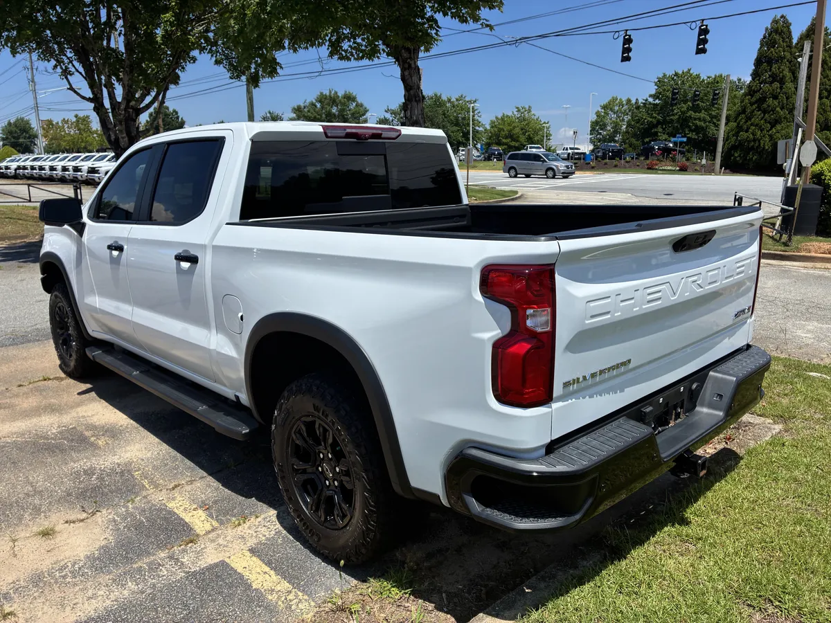 2023 Chevrolet Silverado 1500 ZR2 thumbnail 6