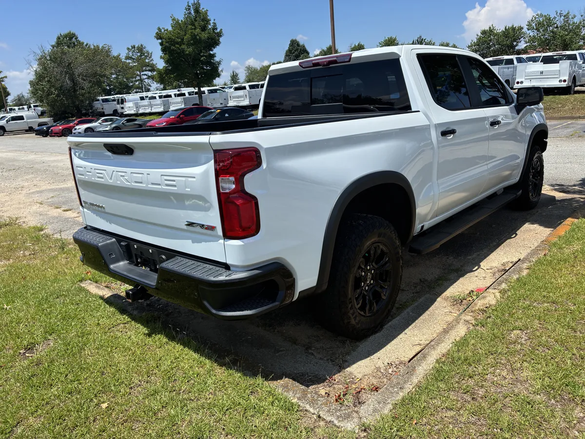 2023 Chevrolet Silverado 1500 ZR2 thumbnail 8