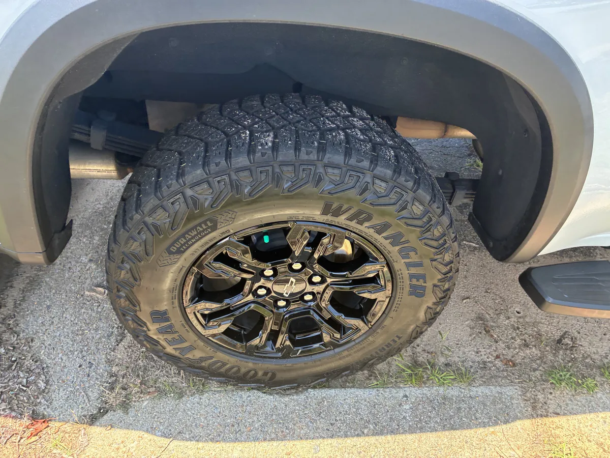 2023 Chevrolet Silverado 1500 ZR2 thumbnail 9