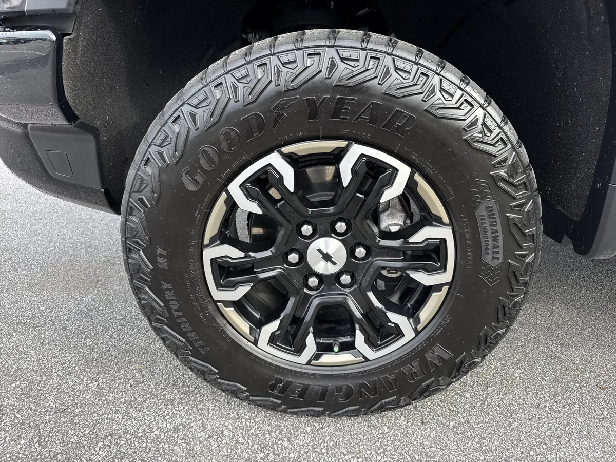 2023 Chevrolet Silverado 1500 ZR2 thumbnail 14