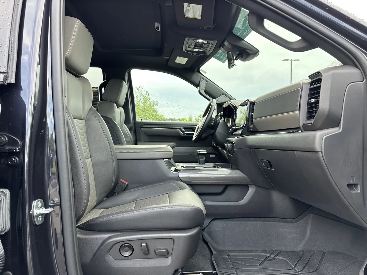 2023 Chevrolet Silverado 1500 ZR2 thumbnail 32
