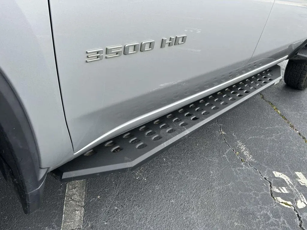 2023 Chevrolet Silverado 3500HD LTZ thumbnail 12