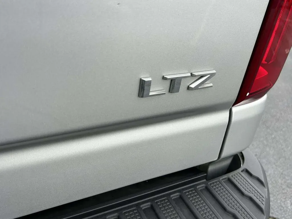 2023 Chevrolet Silverado 3500HD LTZ thumbnail 16