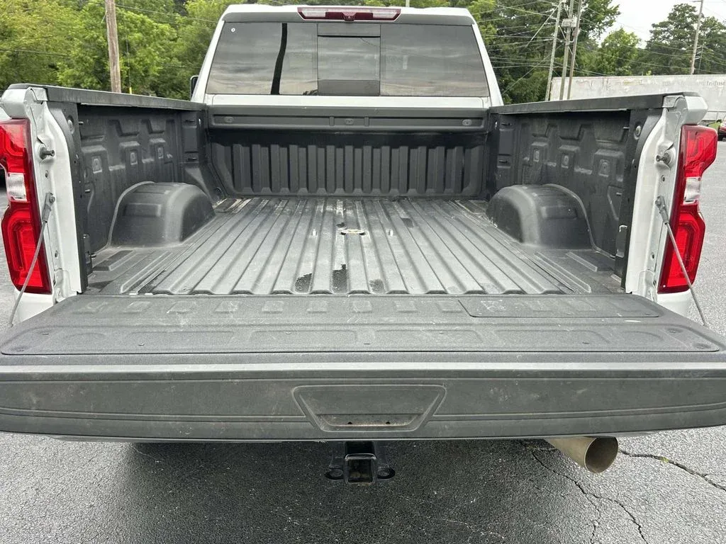 2023 Chevrolet Silverado 3500HD LTZ thumbnail 17