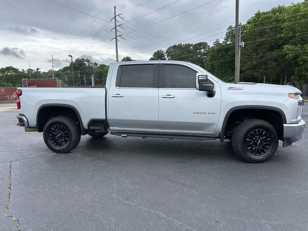 2023 Chevrolet Silverado 3500HD LTZ thumbnail 2