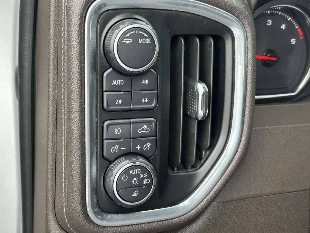 2023 Chevrolet Silverado 3500HD LTZ thumbnail 26