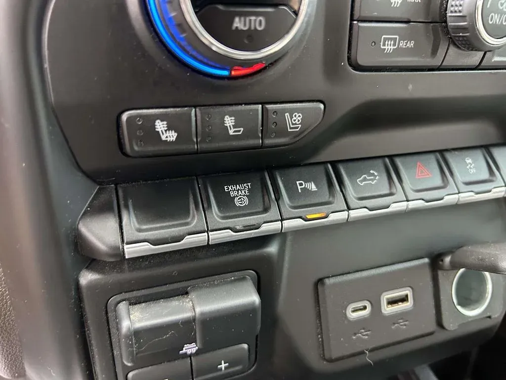 2023 Chevrolet Silverado 3500HD LTZ thumbnail 31