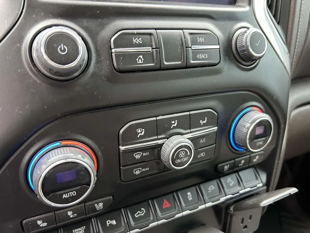 2023 Chevrolet Silverado 3500HD LTZ thumbnail 32