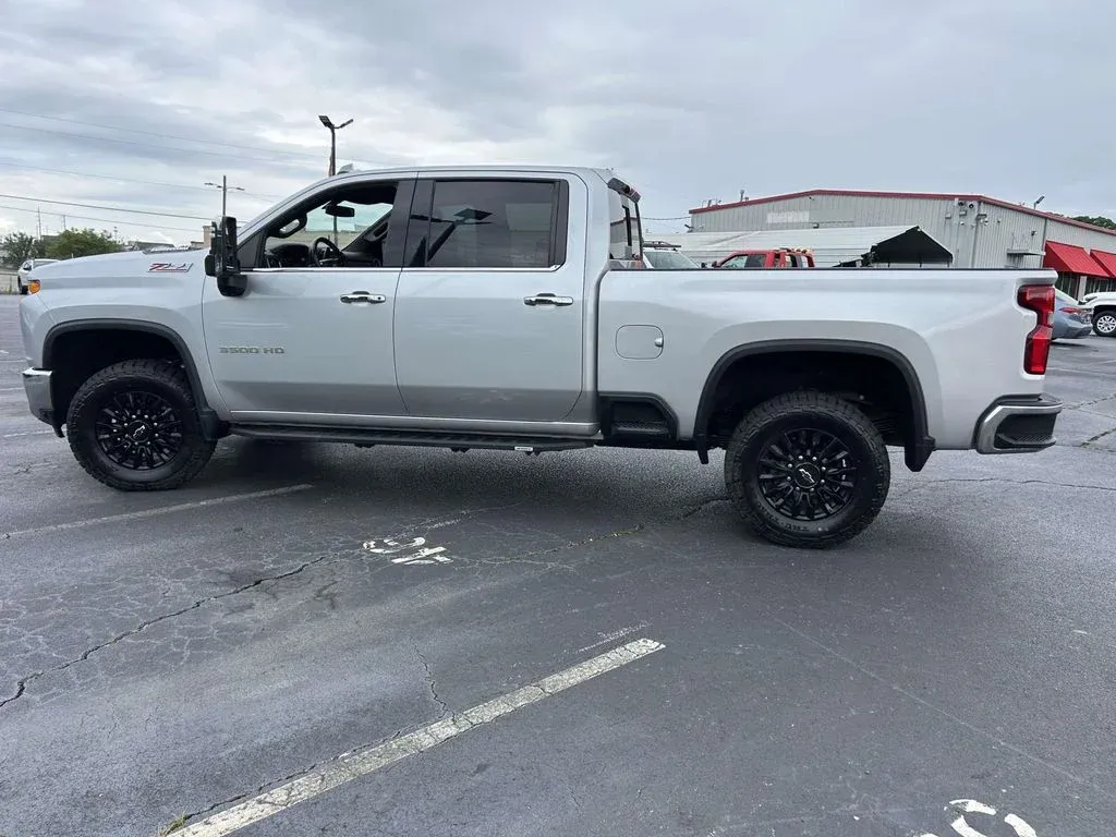 2023 Chevrolet Silverado 3500HD LTZ thumbnail 6