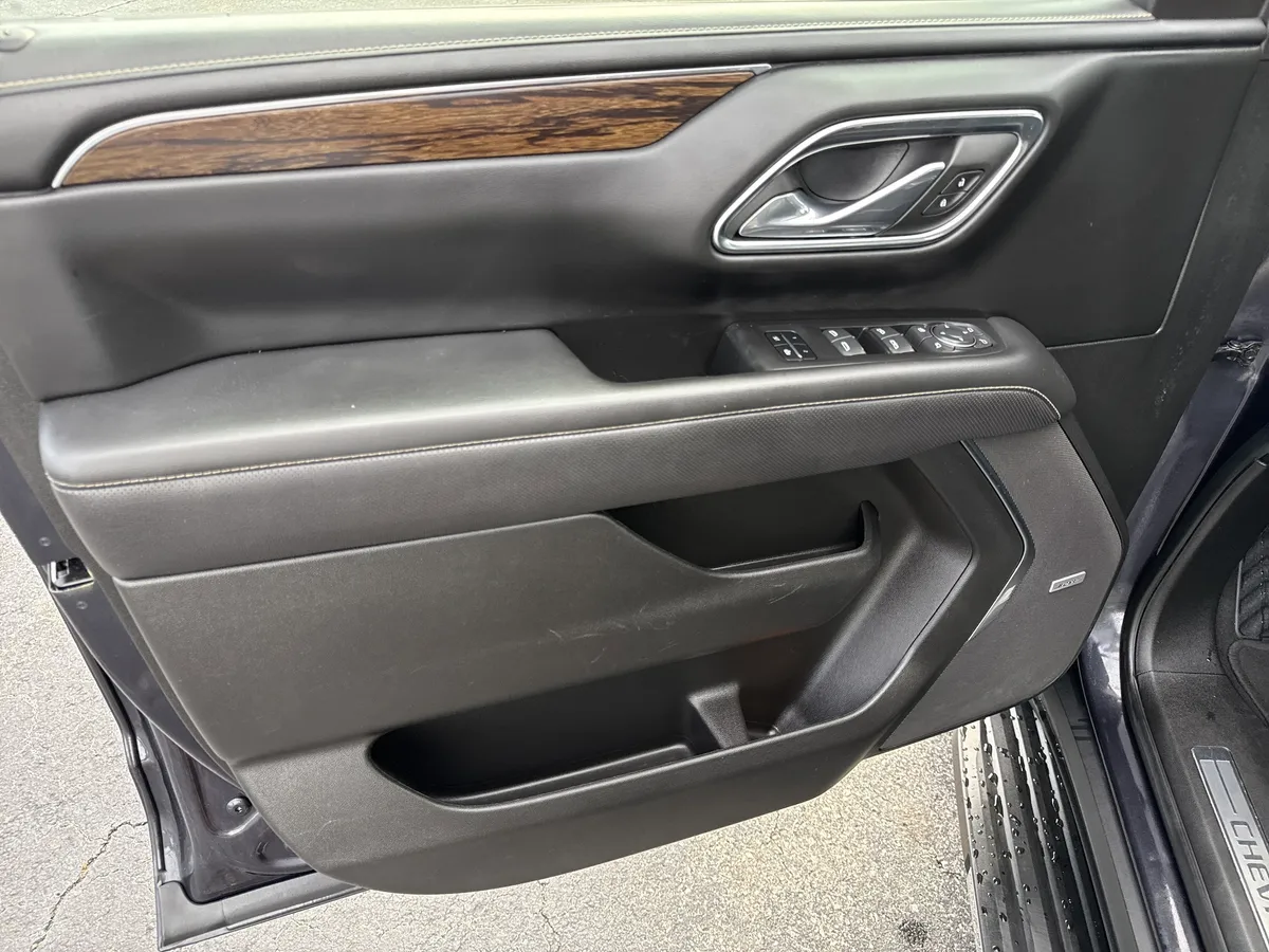 2023 Chevrolet Suburban Premier thumbnail 14