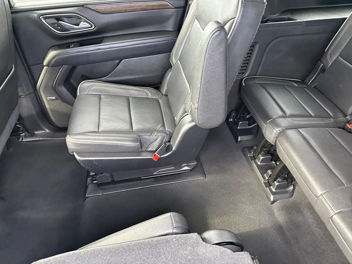 2023 Chevrolet Suburban Premier thumbnail 19