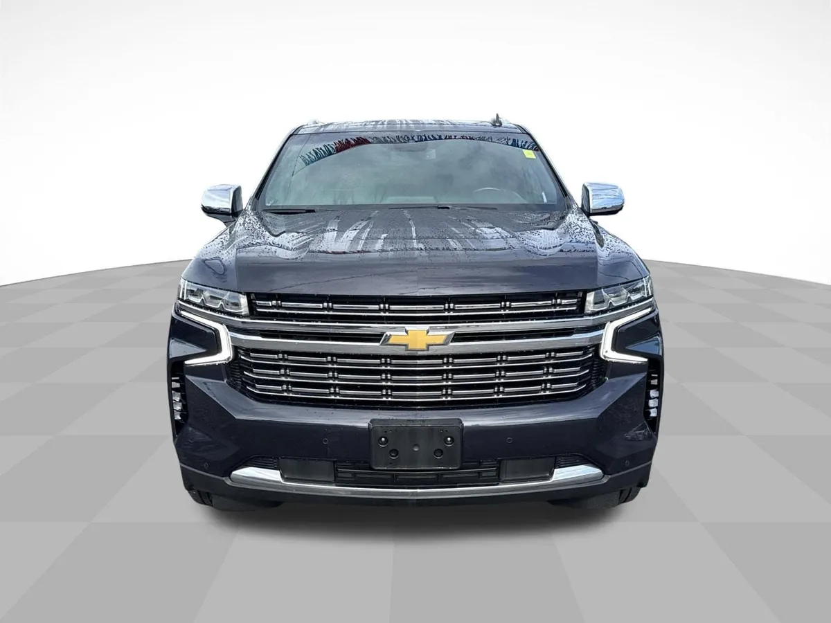 2023 Chevrolet Suburban Premier thumbnail 2