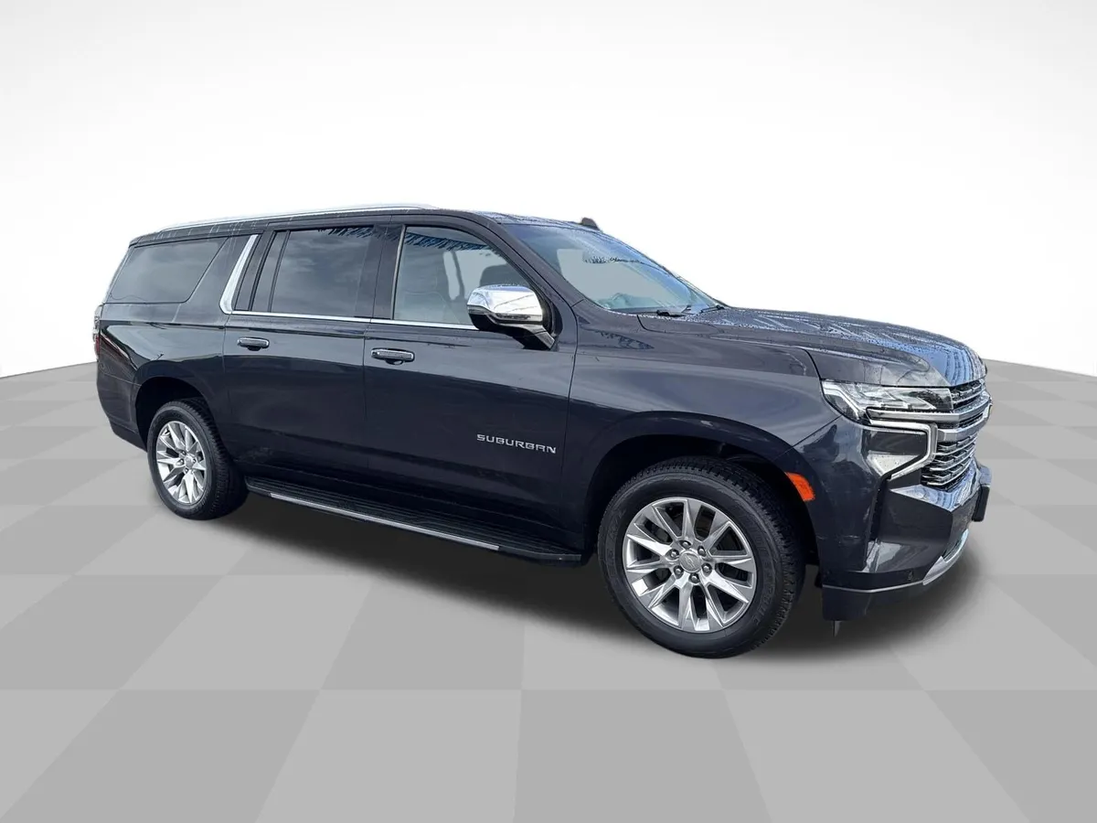 2023 Chevrolet Suburban Premier thumbnail 3