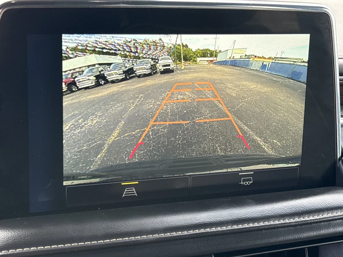 2023 Chevrolet Suburban Premier thumbnail 32