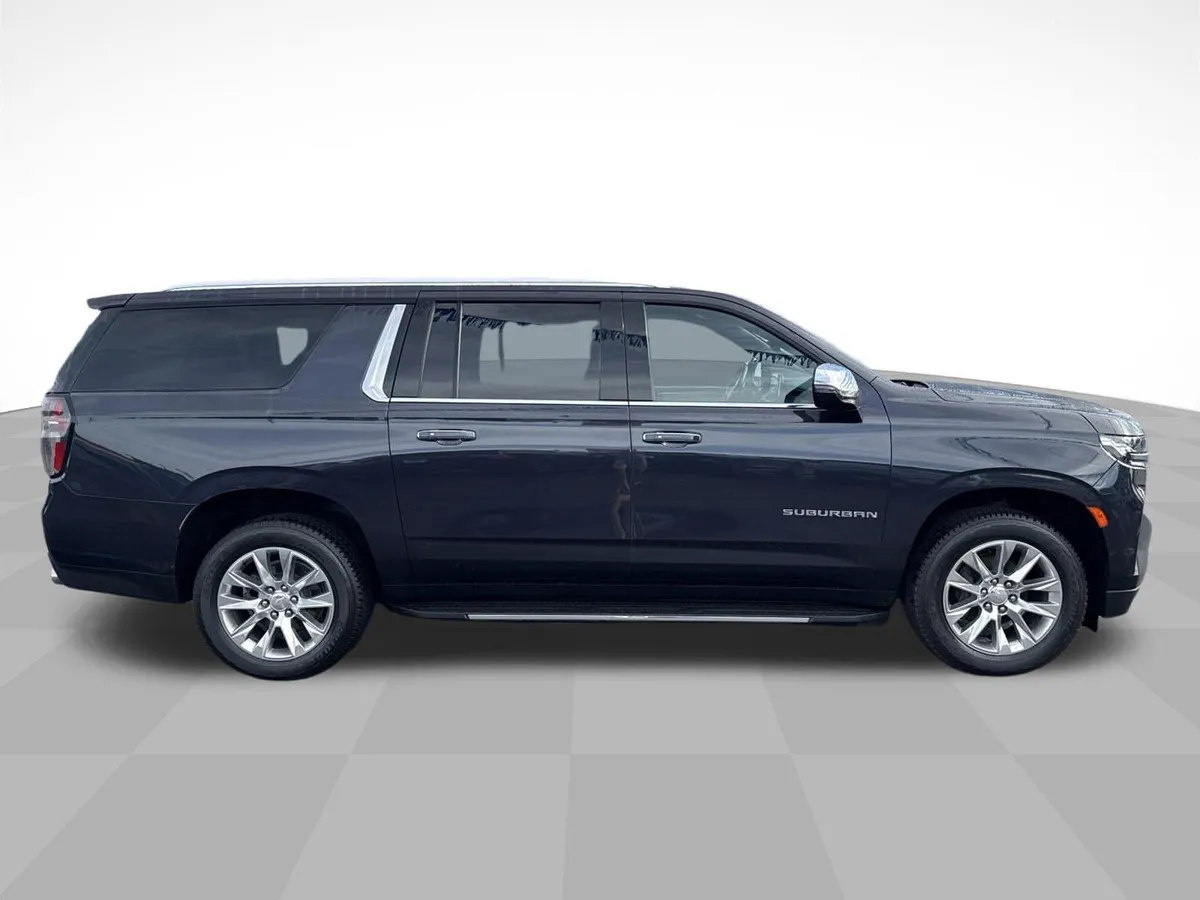 2023 Chevrolet Suburban Premier thumbnail 4
