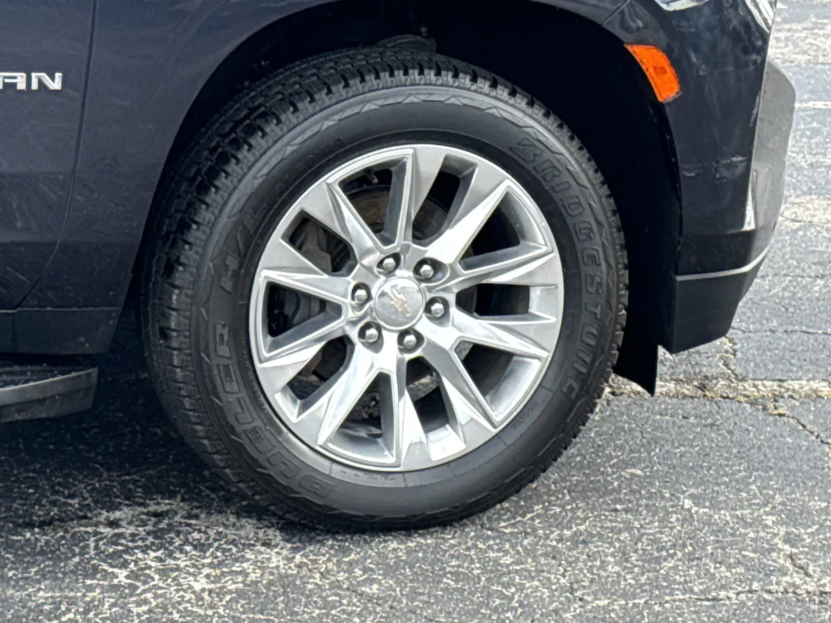 2023 Chevrolet Suburban Premier thumbnail 5