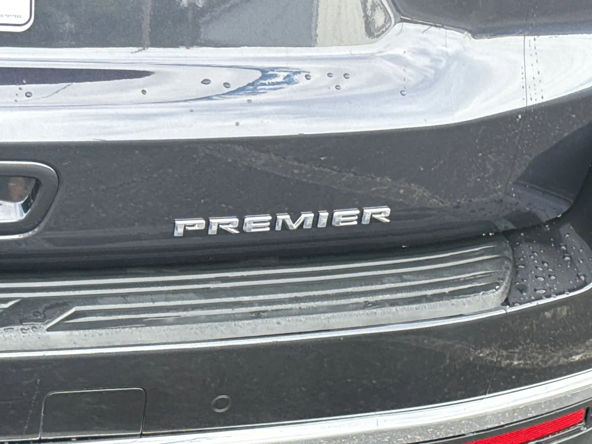 2023 Chevrolet Suburban Premier thumbnail 9