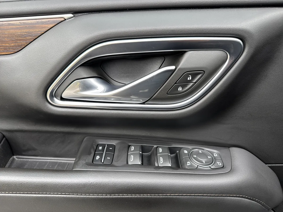 2023 Chevrolet Tahoe High Country thumbnail 15