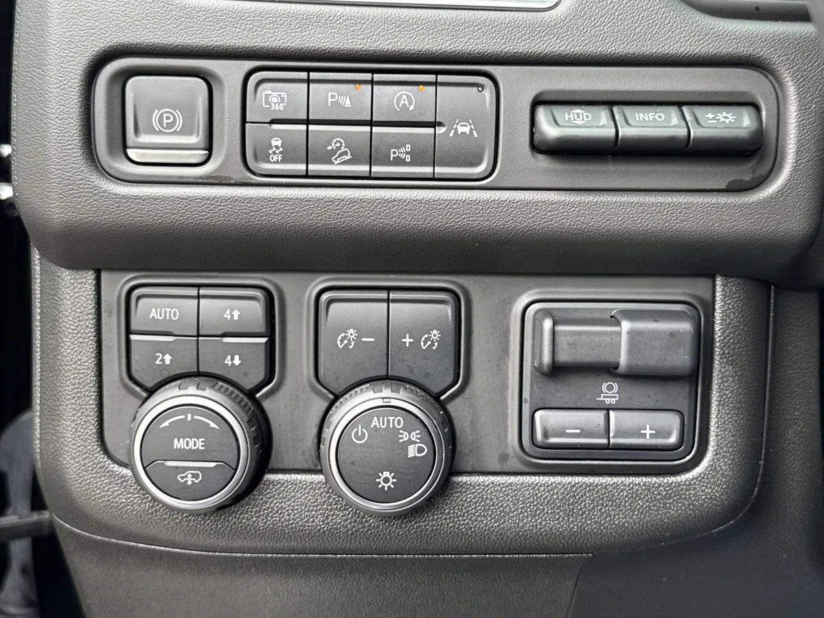 2023 Chevrolet Tahoe High Country thumbnail 18