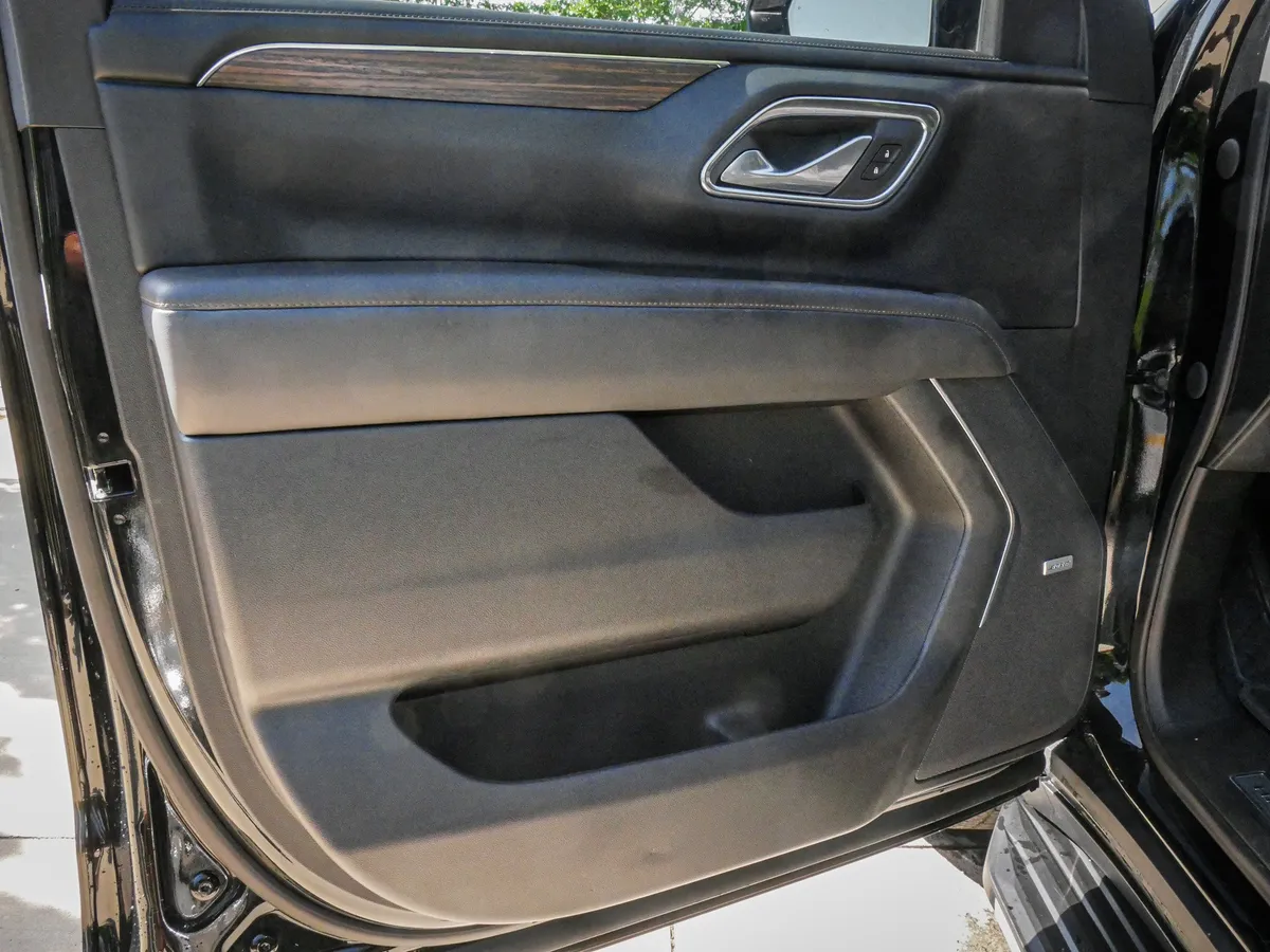2023 Chevrolet Tahoe High Country thumbnail 13