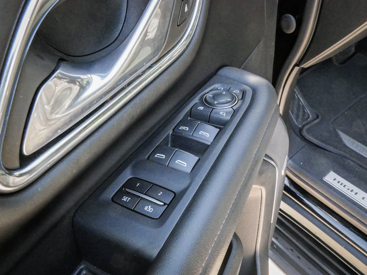 2023 Chevrolet Tahoe High Country thumbnail 14
