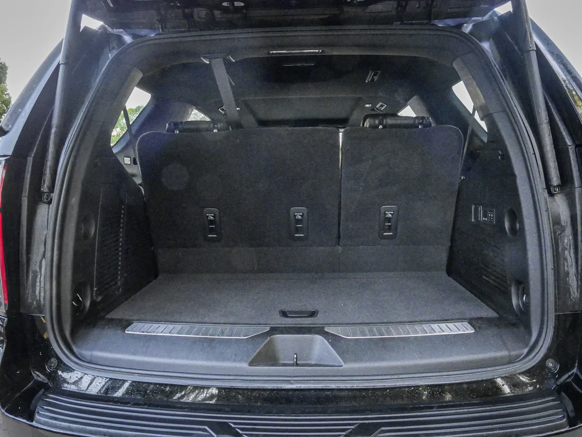 2023 Chevrolet Tahoe High Country thumbnail 32