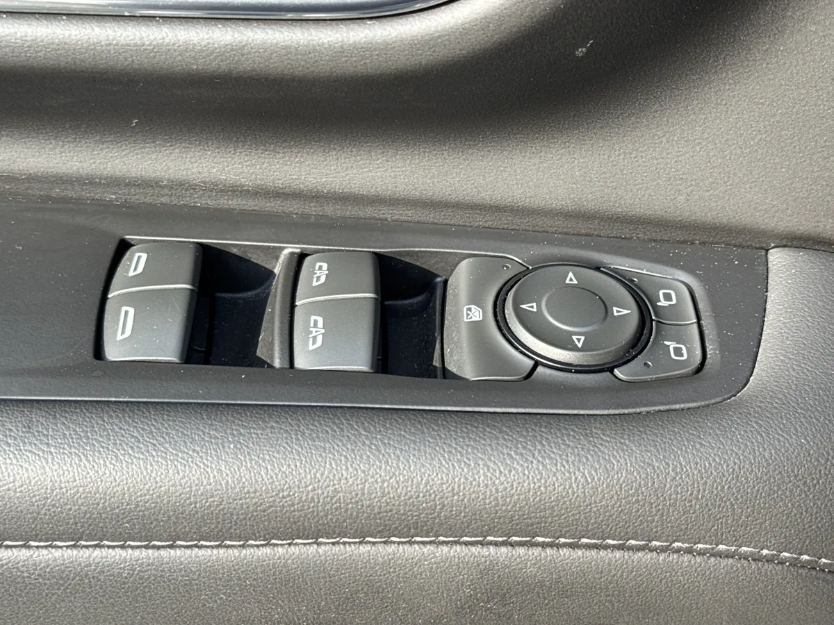 2023 Chevrolet Tahoe LS thumbnail 15