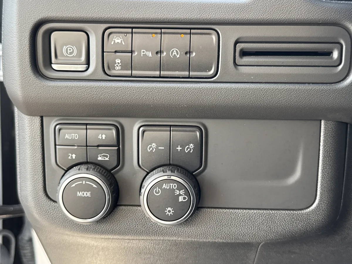 2023 Chevrolet Tahoe LS thumbnail 17