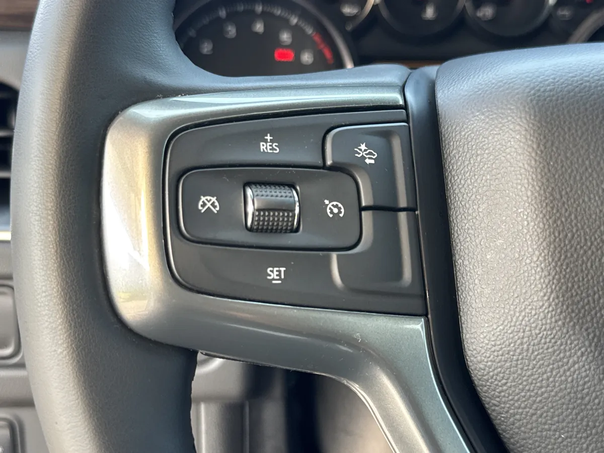 2023 Chevrolet Tahoe LS thumbnail 18