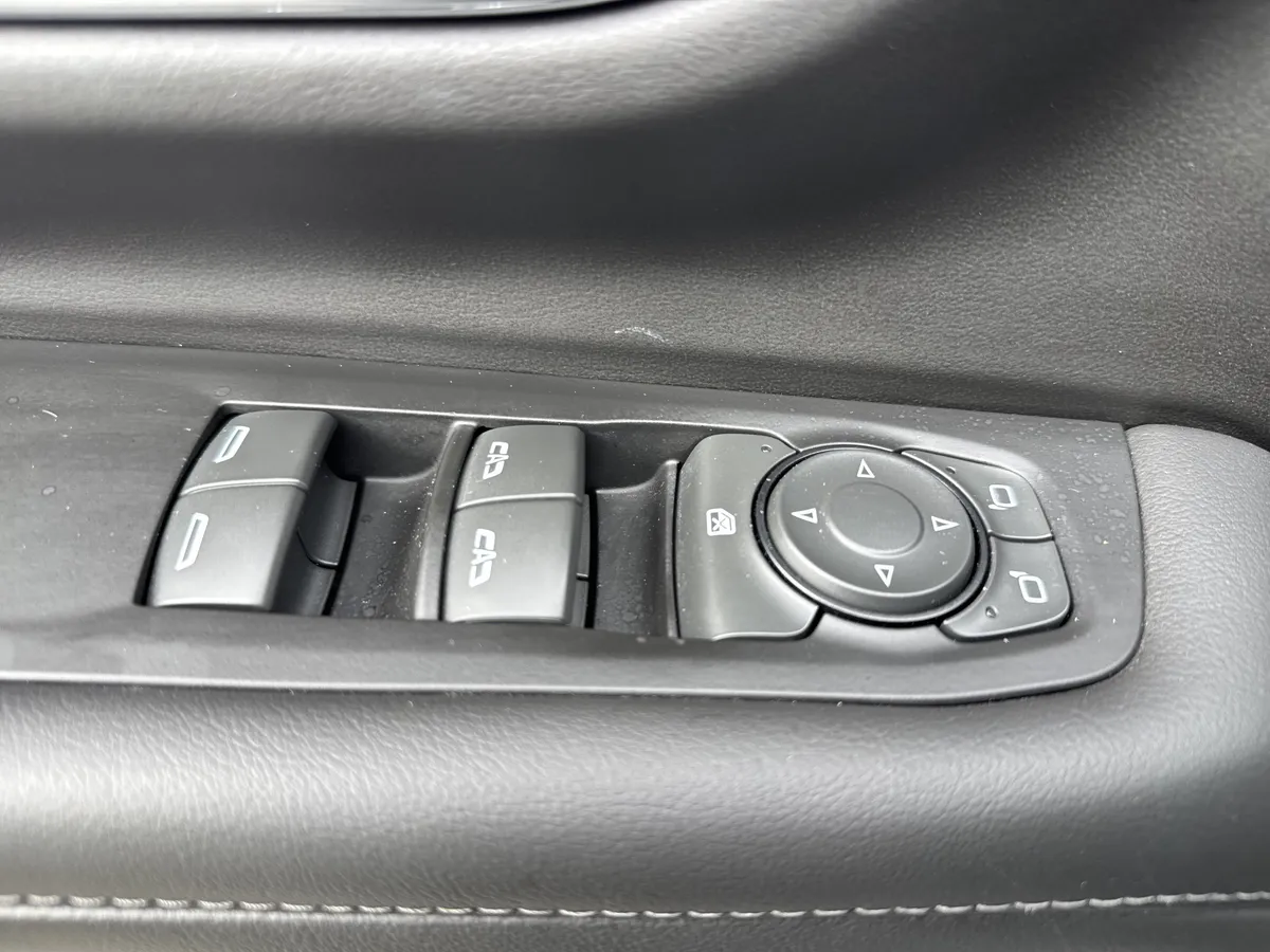 2023 Chevrolet Tahoe LS thumbnail 14