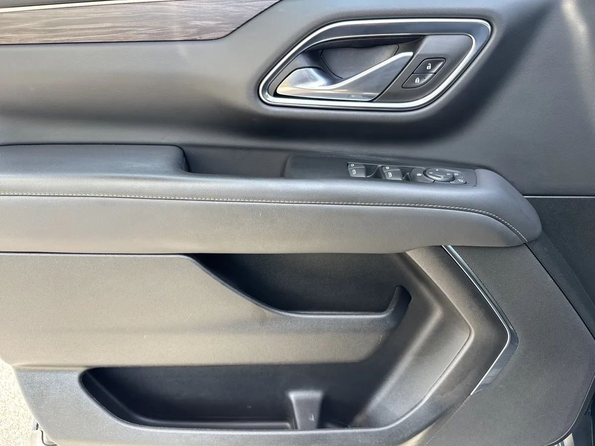 2023 Chevrolet Tahoe LS thumbnail 13