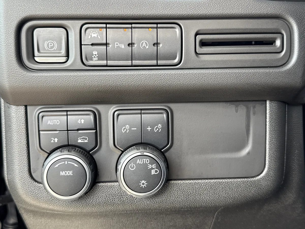 2023 Chevrolet Tahoe LS thumbnail 18
