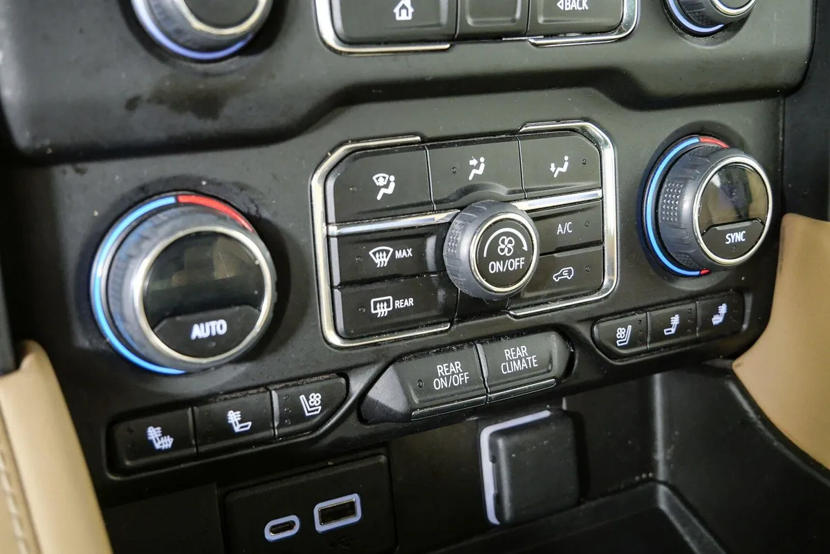 2023 Chevrolet Tahoe Premier thumbnail 17