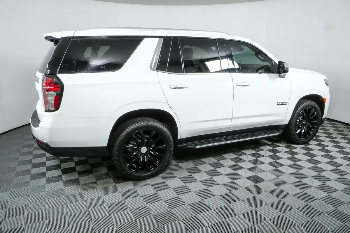 2023 Chevrolet Tahoe Premier thumbnail 2