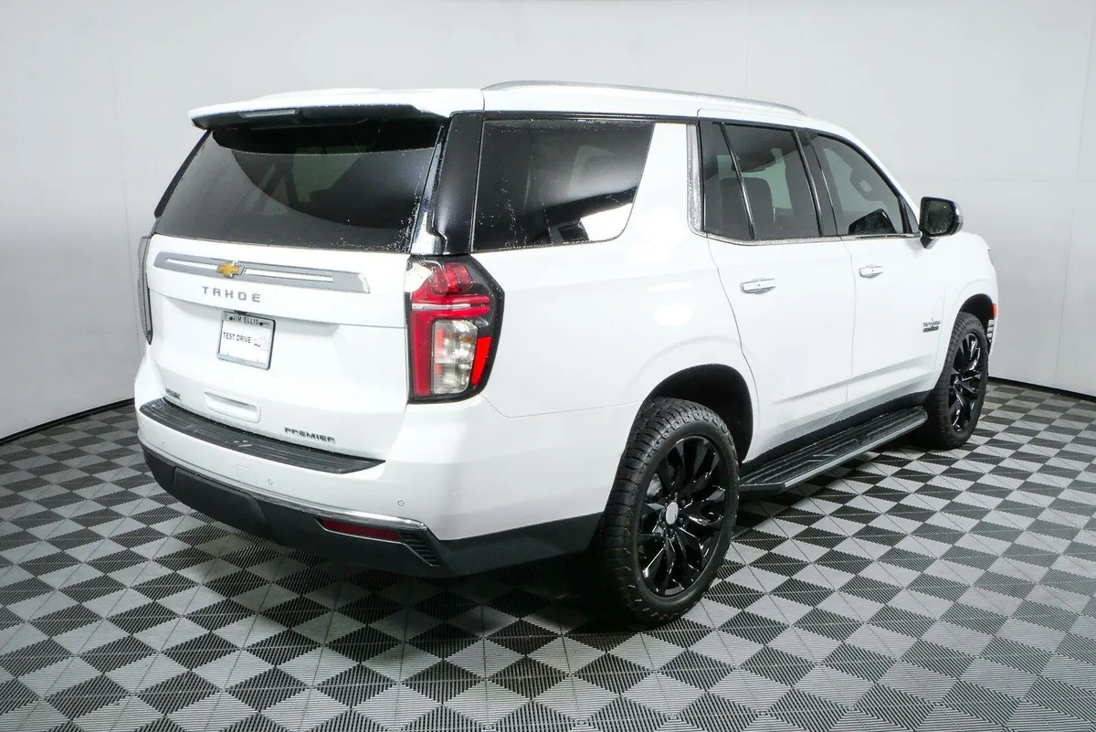 2023 Chevrolet Tahoe Premier thumbnail 3