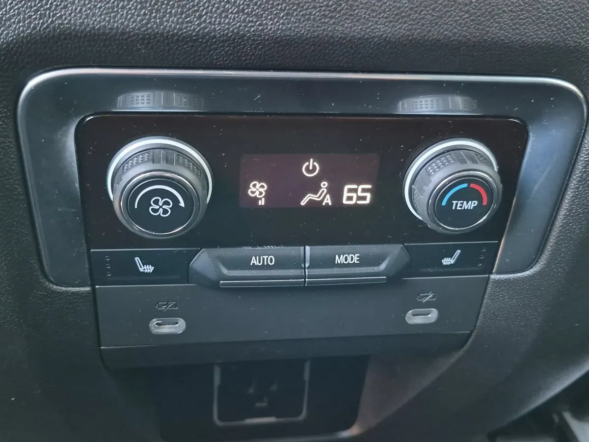 2023 Chevrolet Tahoe Premier thumbnail 22