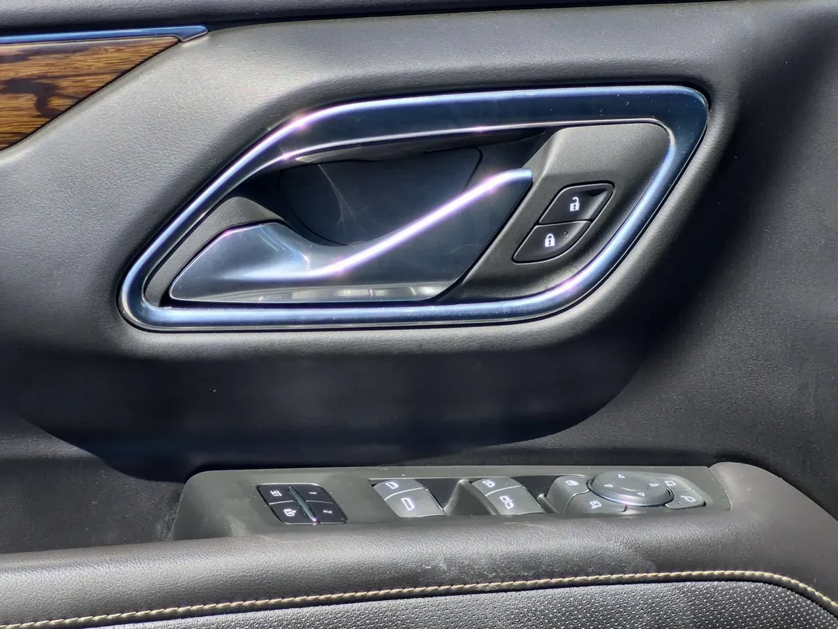 2023 Chevrolet Tahoe Premier thumbnail 24