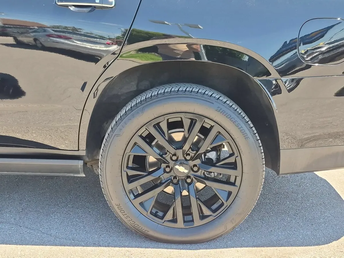 2023 Chevrolet Tahoe Premier thumbnail 34