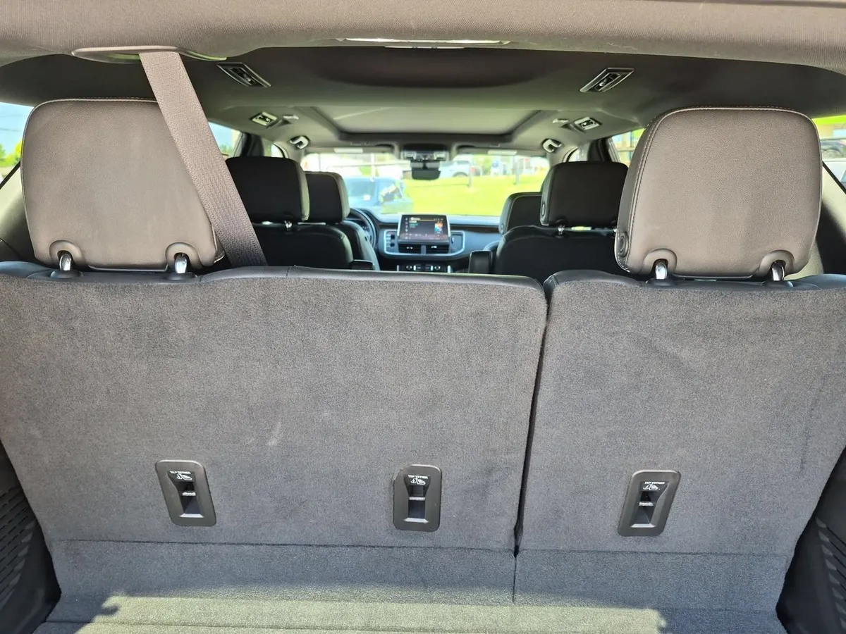 2023 Chevrolet Tahoe Premier thumbnail 37